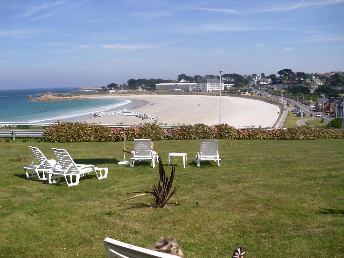 Maison 6 Pers Belle Vue Mer Piscine, Plage A 40 M Trevou-Treguignec Holiday home