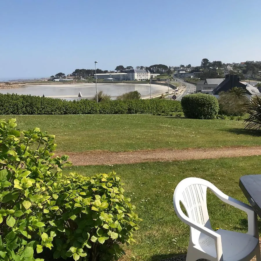 Holiday home Maison 6 Pers Belle Vue Mer Piscine, Plage A 40 M Trevou-Treguignec