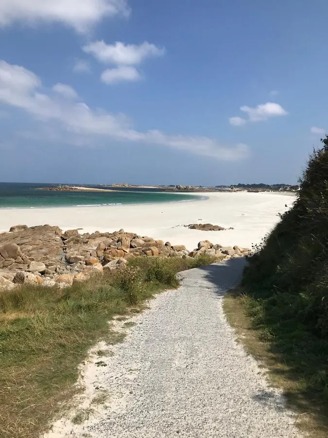 Maison 6 Pers Belle Vue Mer Piscine, Plage A 40 M Trevou-Treguignec Holiday home