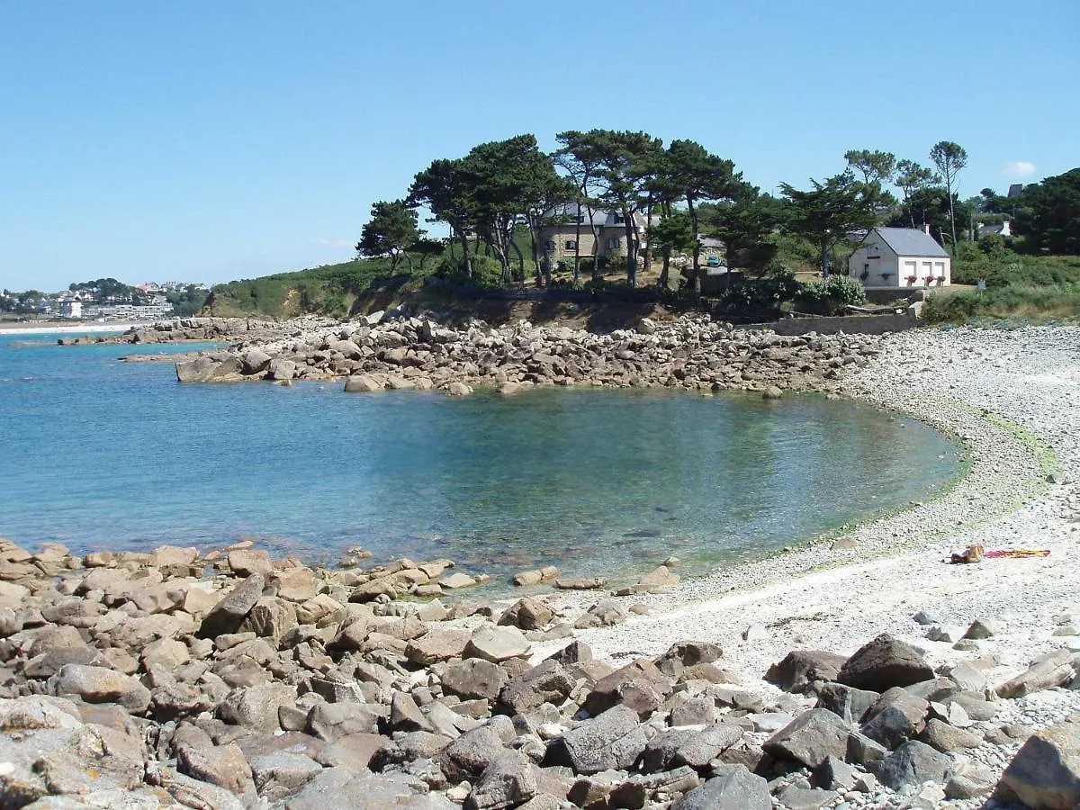 Maison 6 Pers Belle Vue Mer Piscine, Plage A 40 M Trevou-Treguignec 0*,  France