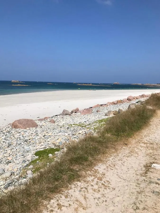 Holiday home Maison 6 Pers Belle Vue Mer Piscine, Plage A 40 M Trevou-Treguignec