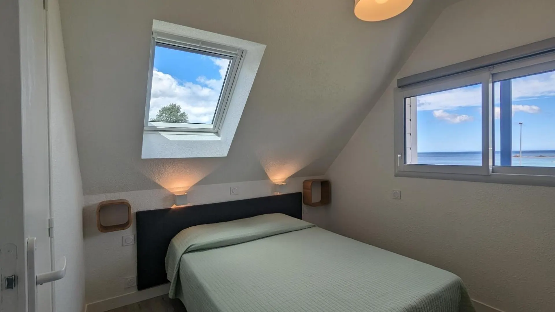 Holiday home Maison 6 Pers Belle Vue Mer Piscine, Plage A 40 M Trevou-Treguignec