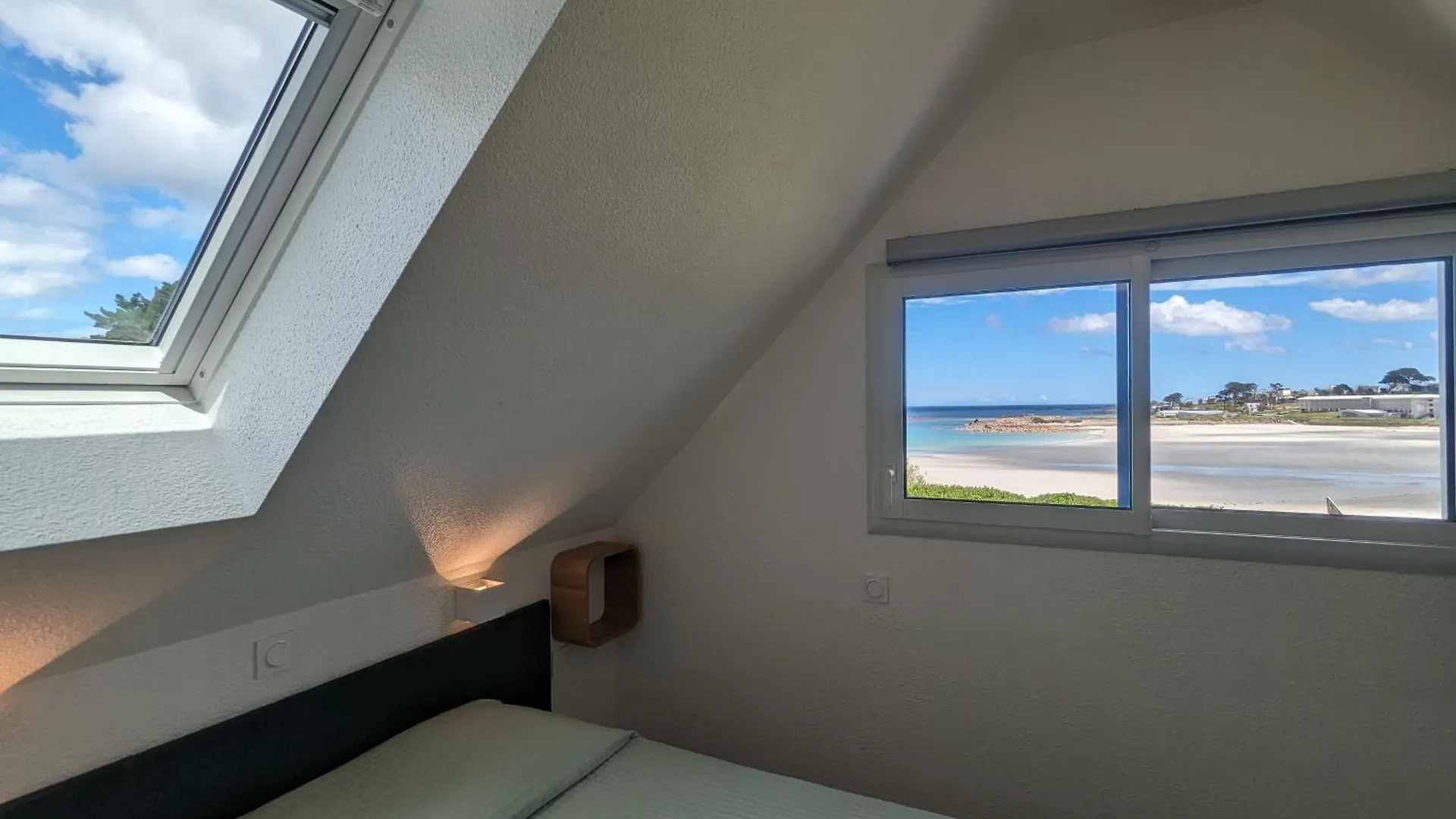 Maison 6 Pers Belle Vue Mer Piscine, Plage A 40 M Trevou-Treguignec Holiday home